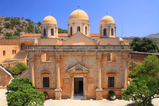 Ιερός Μονή Αγίας Τριάδας Τζαγκαρόλων (Χανιά)